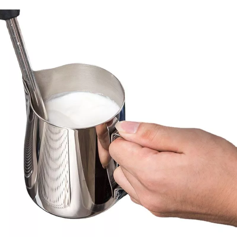 Jarra de leche de 600ml/20oz jarra de leche de acero inoxidable grabado graduado en el interior para espumar leche